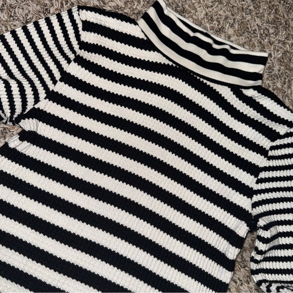 Aerie Black & White Striped Cropped Sweater 🖤 - Picture 2 of 3